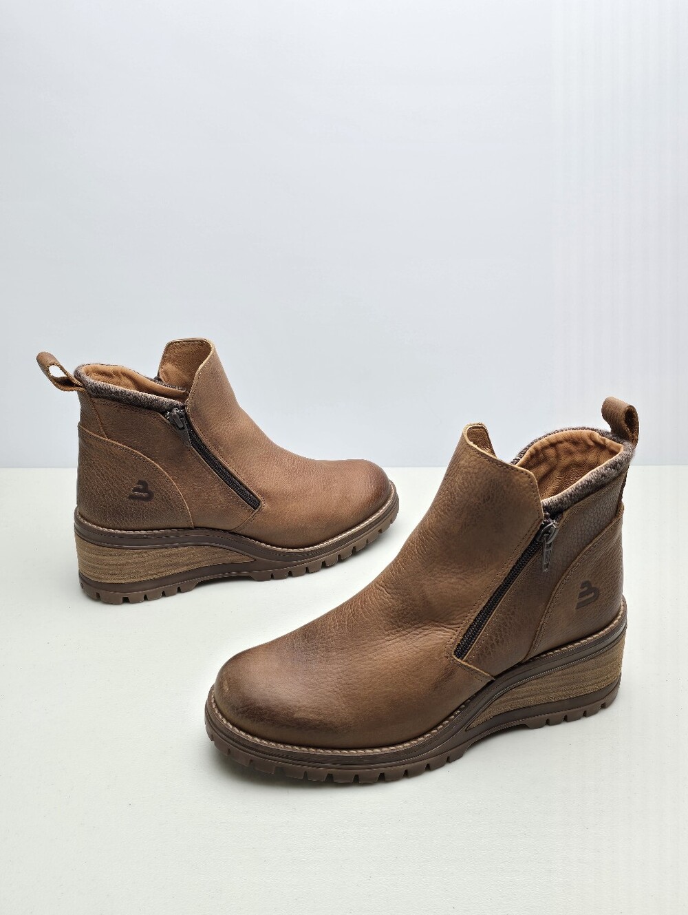Bullboxer Dorian Cognac Brown Leather Wedge Heel Lug Sole Ankle Boots Size 9